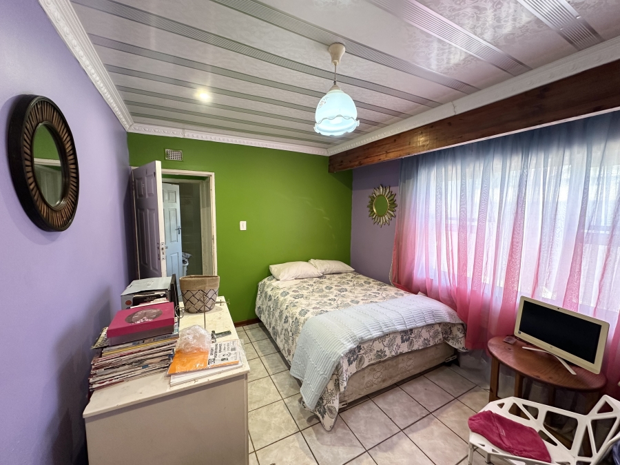 5 Bedroom Property for Sale in Southernwood Eastern Cape
